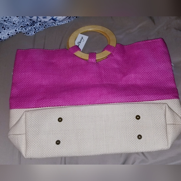 NWT GaBaangs Straw Tote Handbag w/wooden handles - Picture 3 of 4